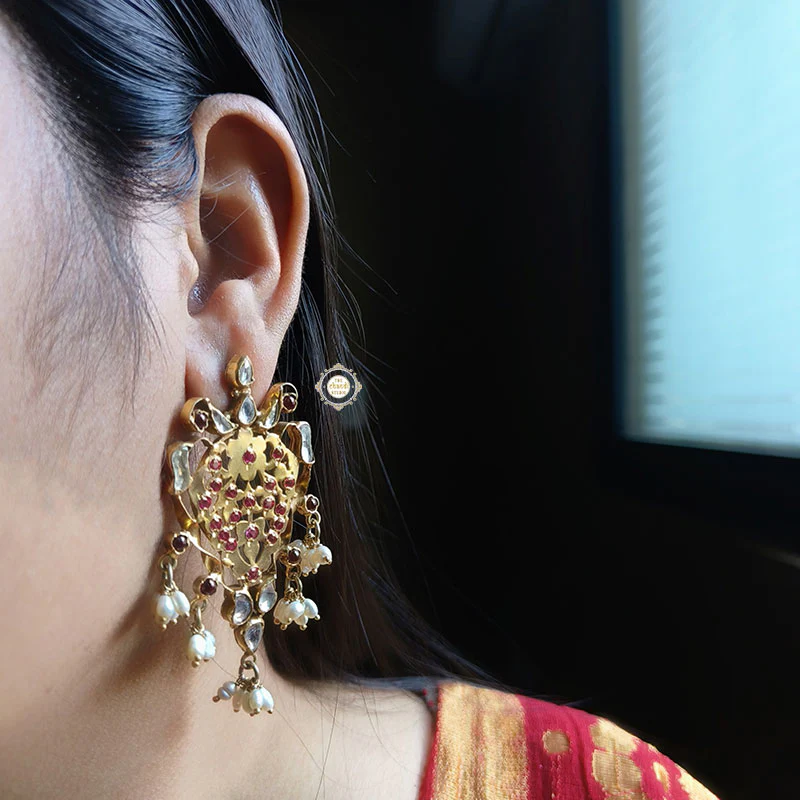 Bold and Bling Pearl Earring - Image 3