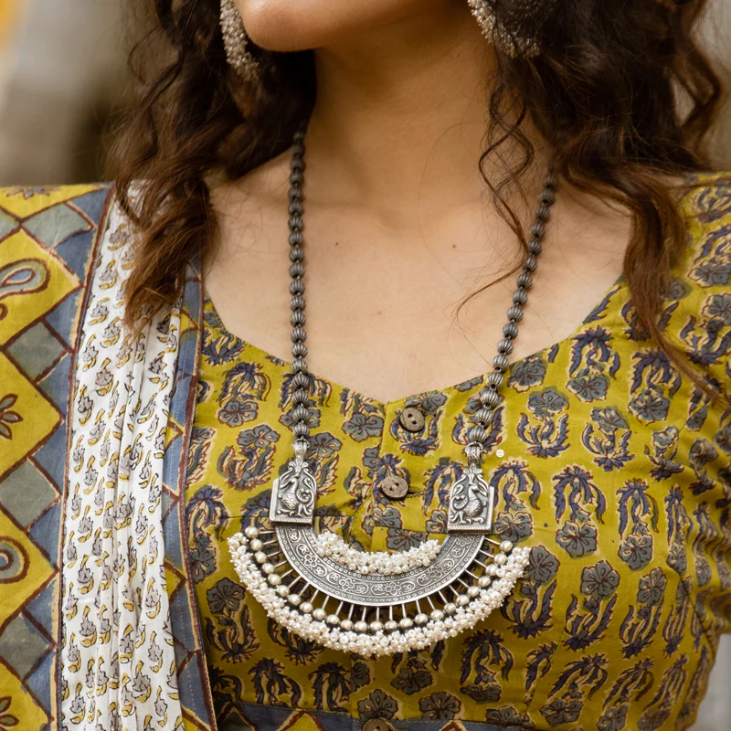 Chaand Necklace With Freshwater Pearls - Image 3