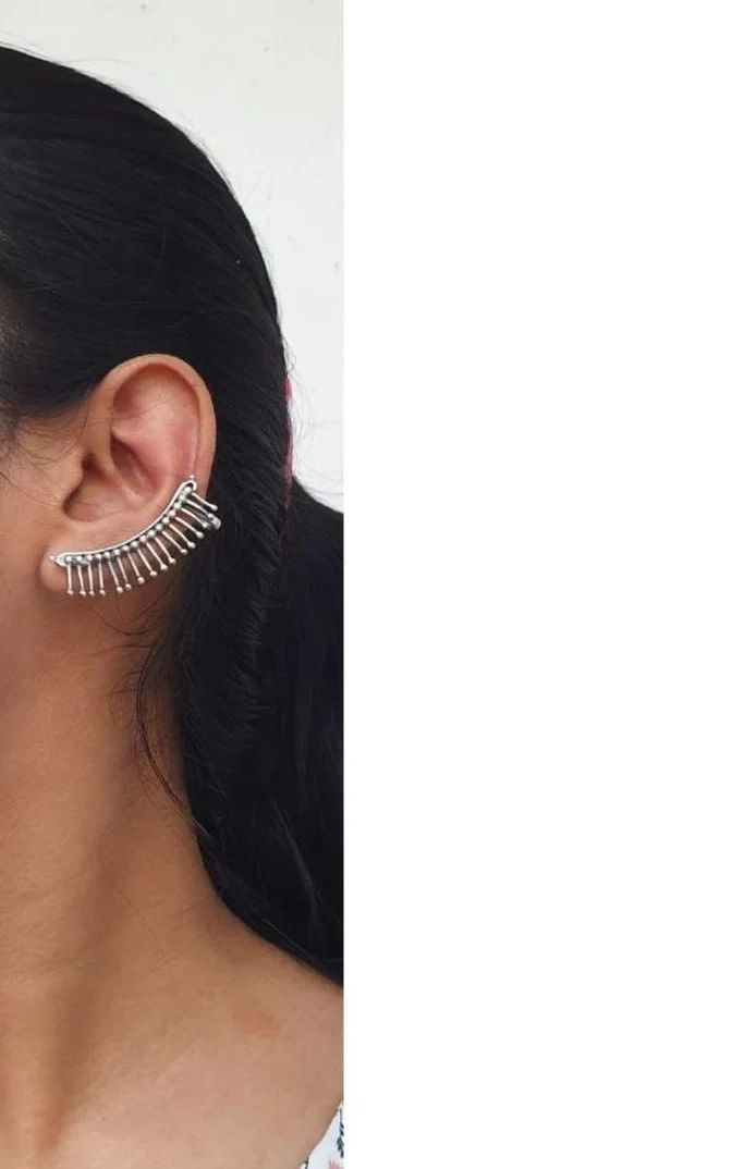 Chic Wire Earcuff - Image 2