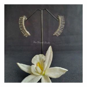 Chic Wire Earcuff - Image 3