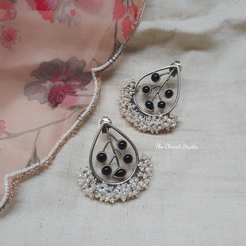 Dilkash Leaf Earring - Image 4