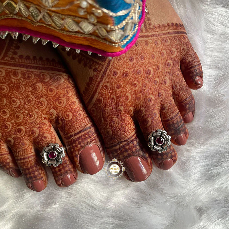 Dilkash Rose Toe Ring - Image 5