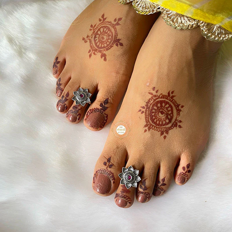 Pure Silver Floral Design Toe Ring - Image 5