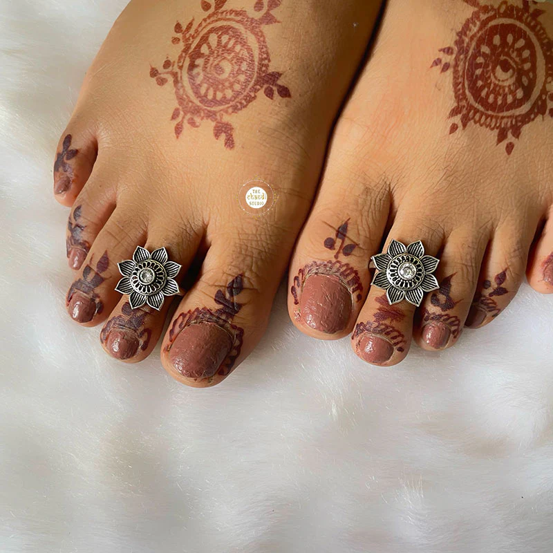 Pure Silver Floral Design Toe Ring - Image 6