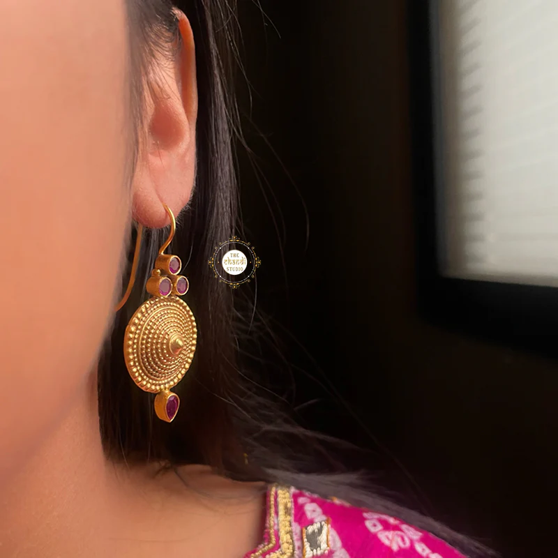 Full Gold Daana Earring - Image 2