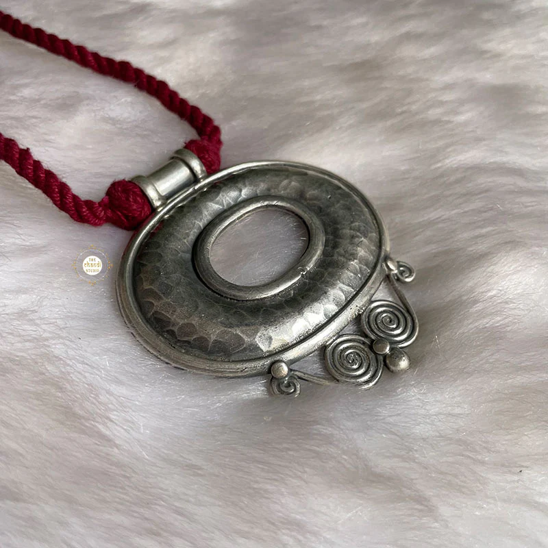 Hammer Thread Necklace - Image 2
