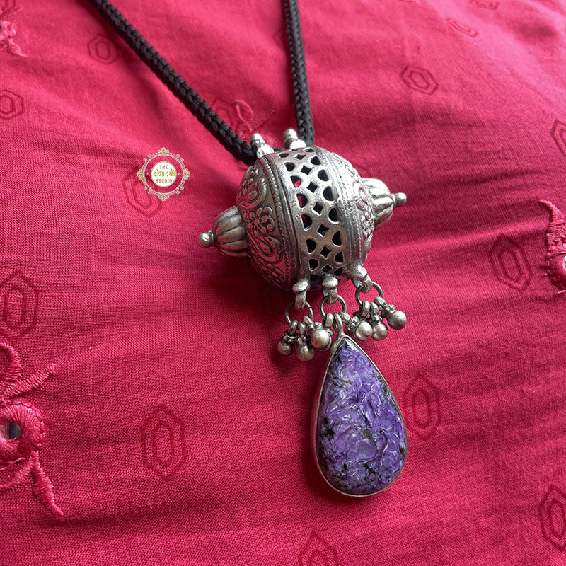 Jharokha Taweez Ghungroo Necklace - Image 2