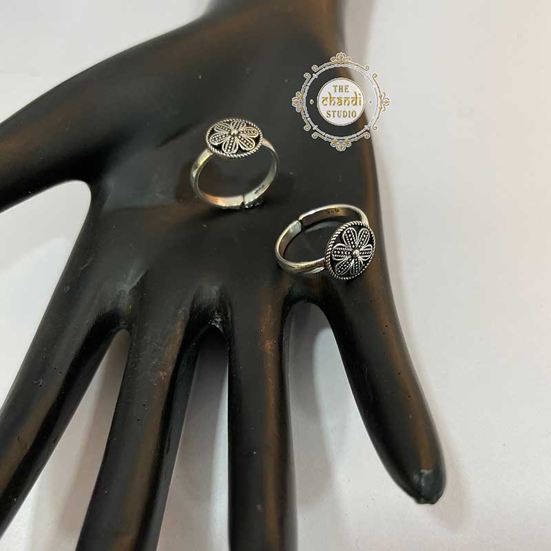 Mini Flower Toe Ring - Image 3