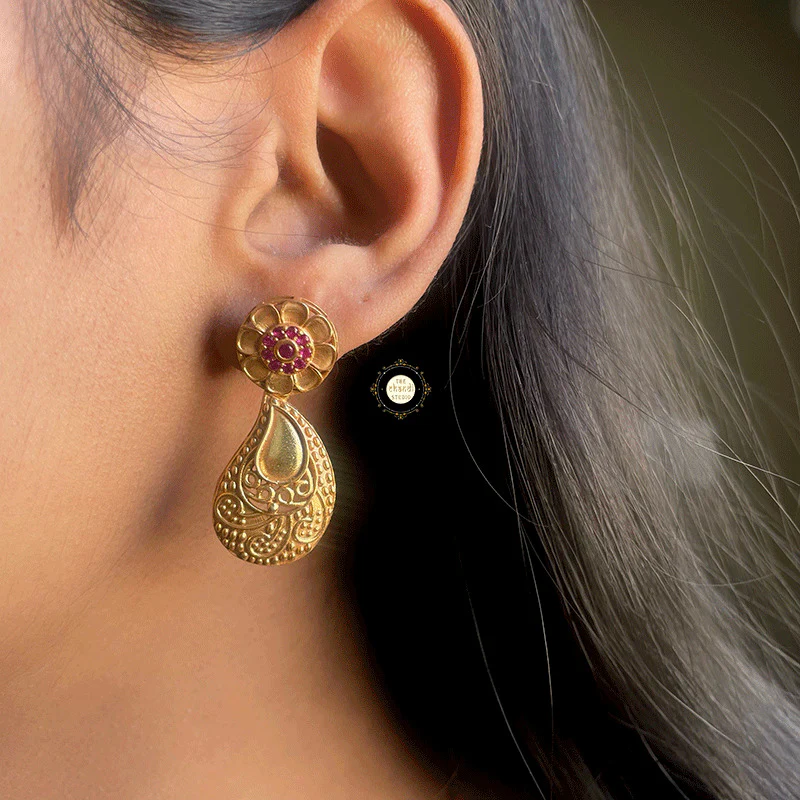 Muhurat Full Gold Paisley Necklace Set - Image 4
