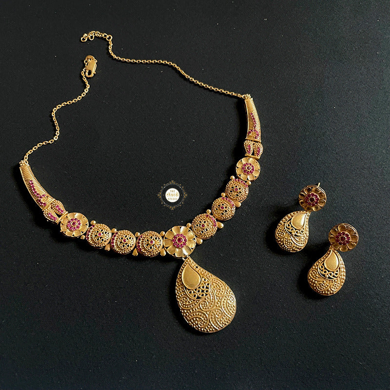 Muhurat Full Gold Paisley Necklace Set - Image 5