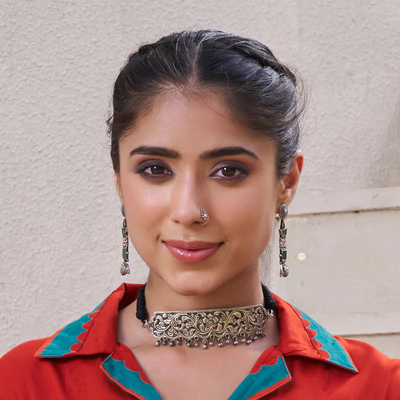 Nazaakat Chitai Flower Necklace - Image 4