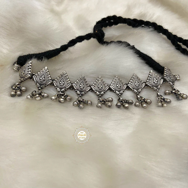 Noor Ghungroo Spade Choker - Image 3