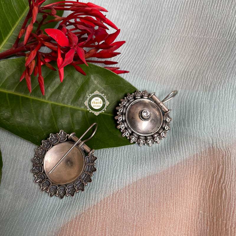 Noor Intricate Timeless Embossed Earring - Image 4