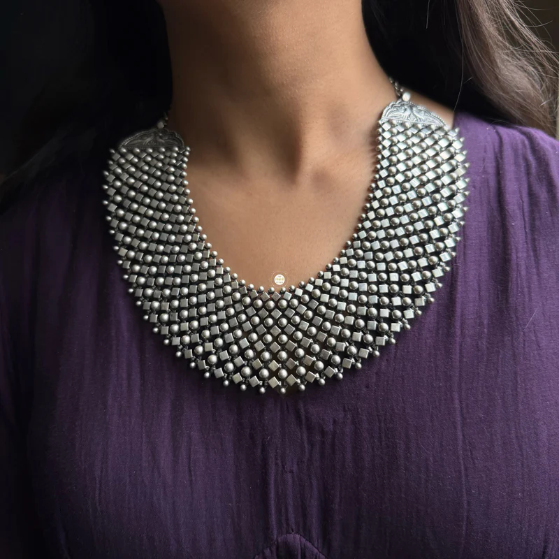 Noor Intricate Timeless Necklace - Image 7