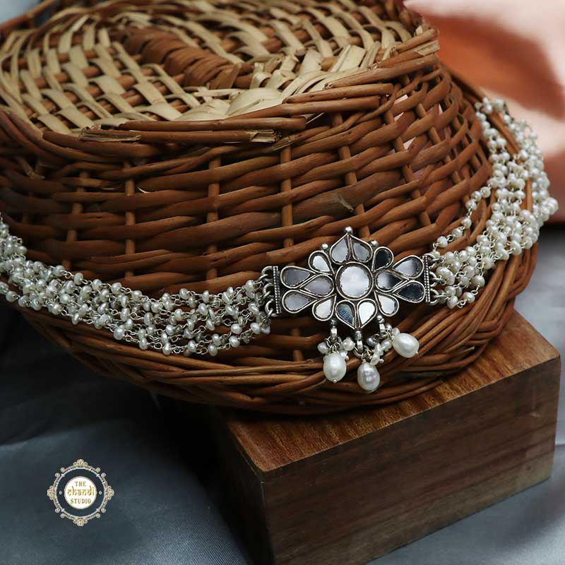 Ruhaniyat White Glass Choker Necklace - Image 5