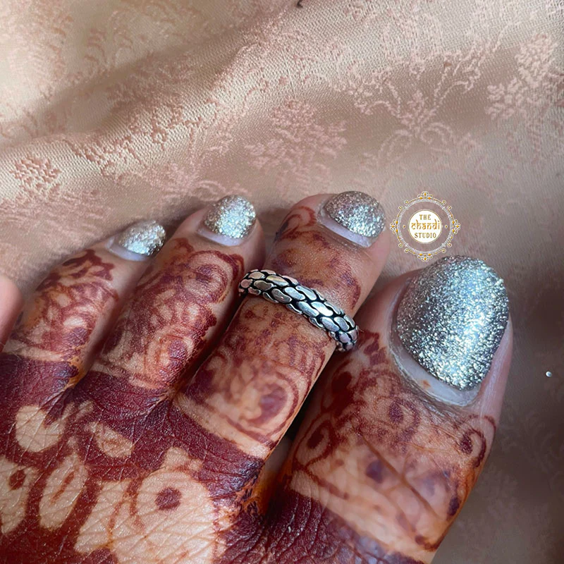 Solid Silver Snake Design Toe Ring - Image 2