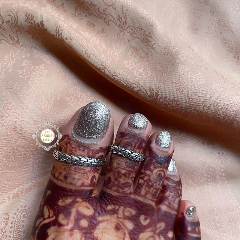 Solid Silver Snake Design Toe Ring - Image 3