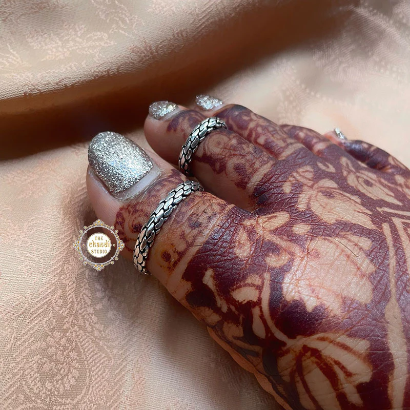 Solid Silver Snake Design Toe Ring - Image 4