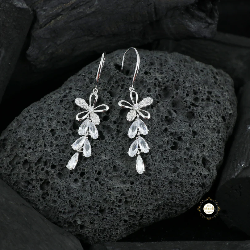 Sparkling Silver Blooming Flower Earring - Image 4