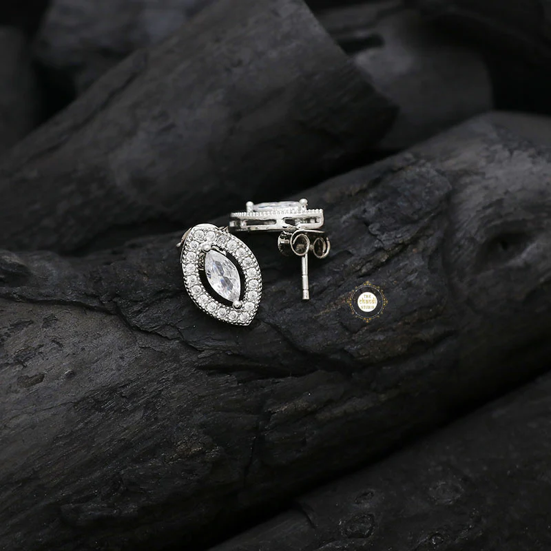 Sparkling Silver Classy Everyday Stud - Image 4