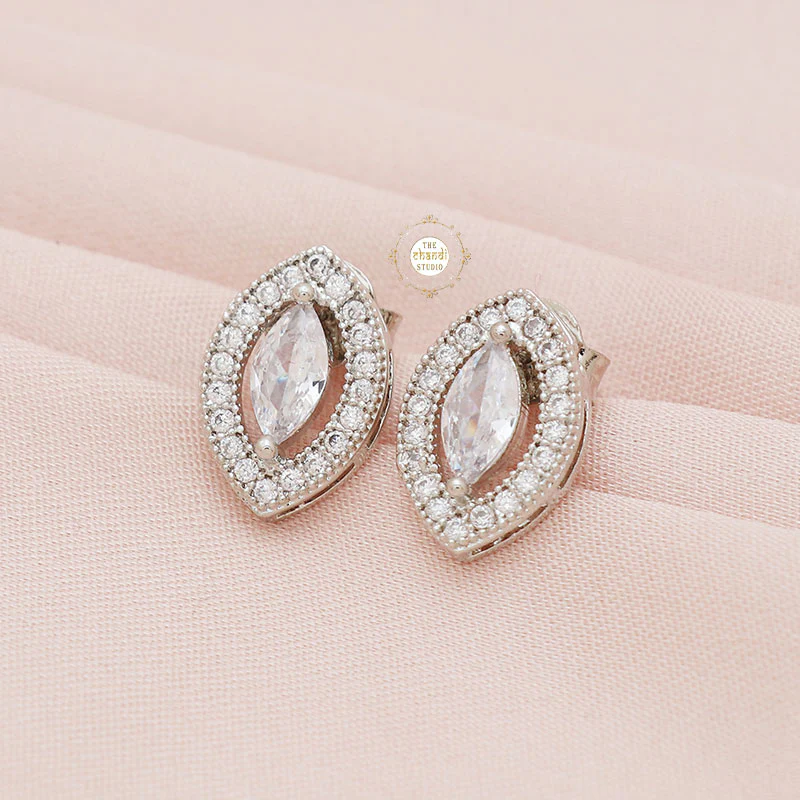 Sparkling Silver Classy Everyday Stud - Image 5
