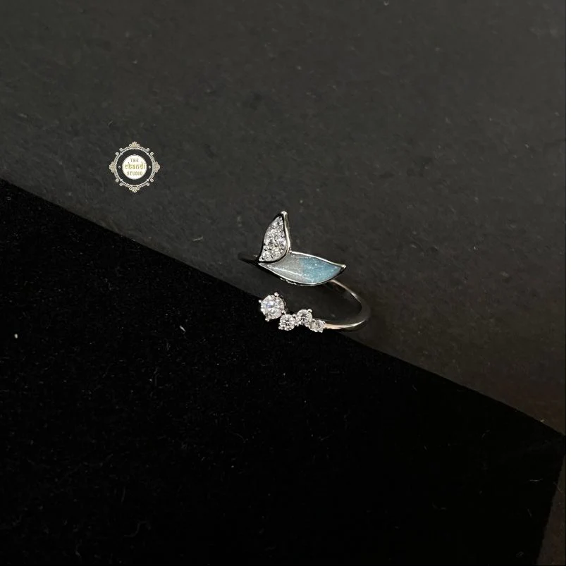 Sparkling Silver Leaf Ring - Image 7