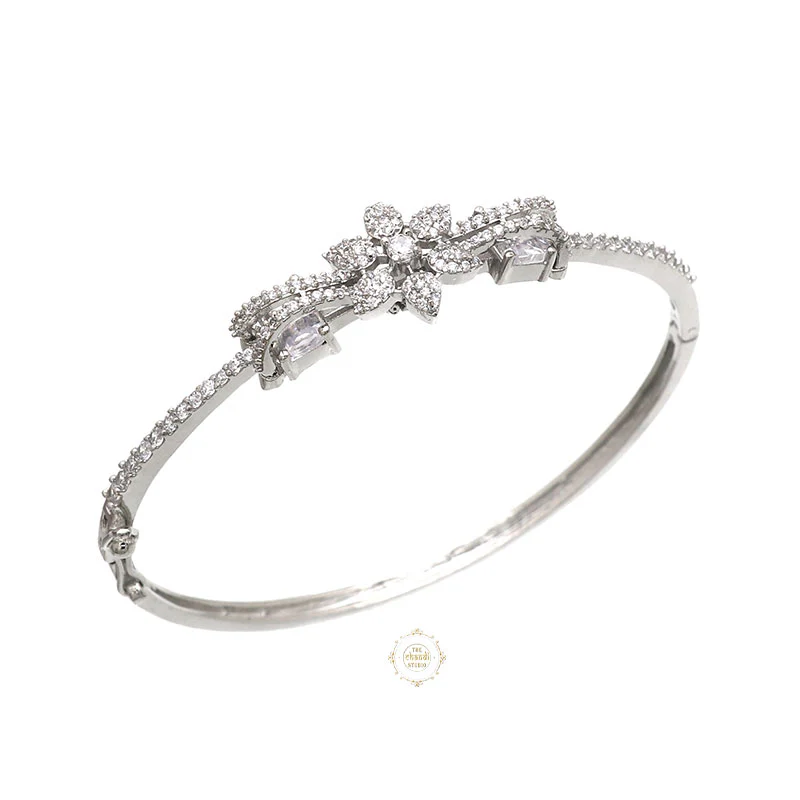 Sparkling Silver Openable Flaky Cuff - Image 5