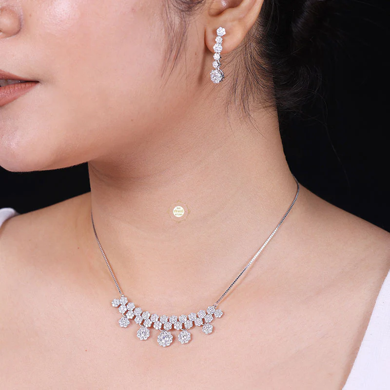Sparkling Silver Sparkle Serenade Necklace With Earring - Image 3