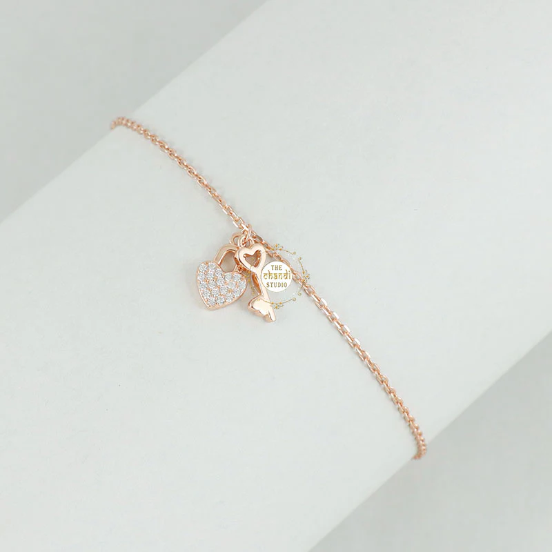 Sparkling Silver Unlocking Love Bracelet - Image 5