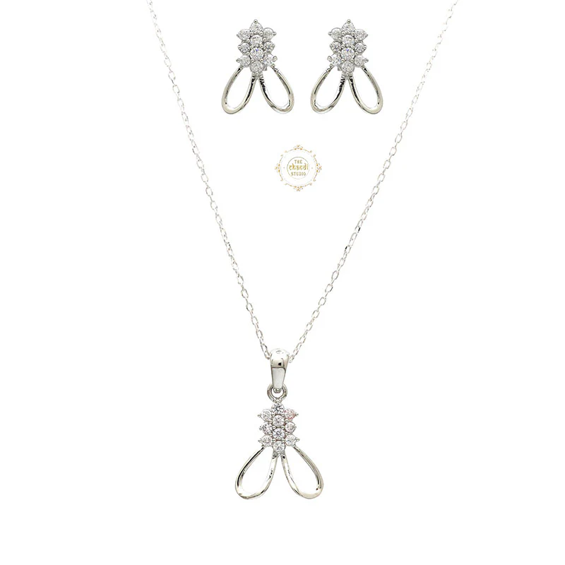 Sparkling Treasure Necklace - Image 3