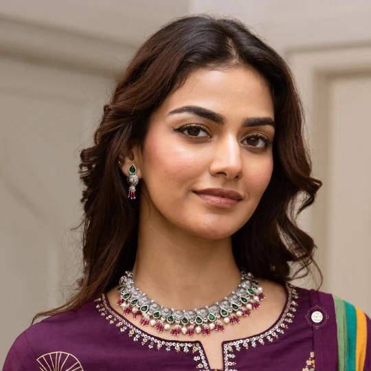 Utsav Exquisite Drop Necklace With Earring - Image 5