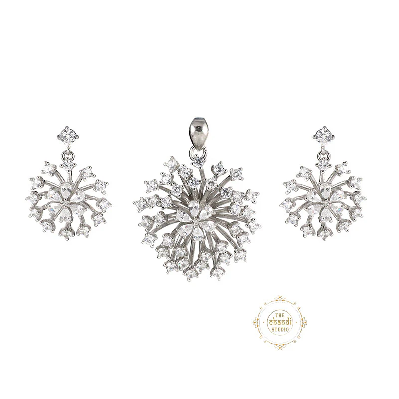 Sparkling Silver Eternal Bloom Pendant Set - Image 5