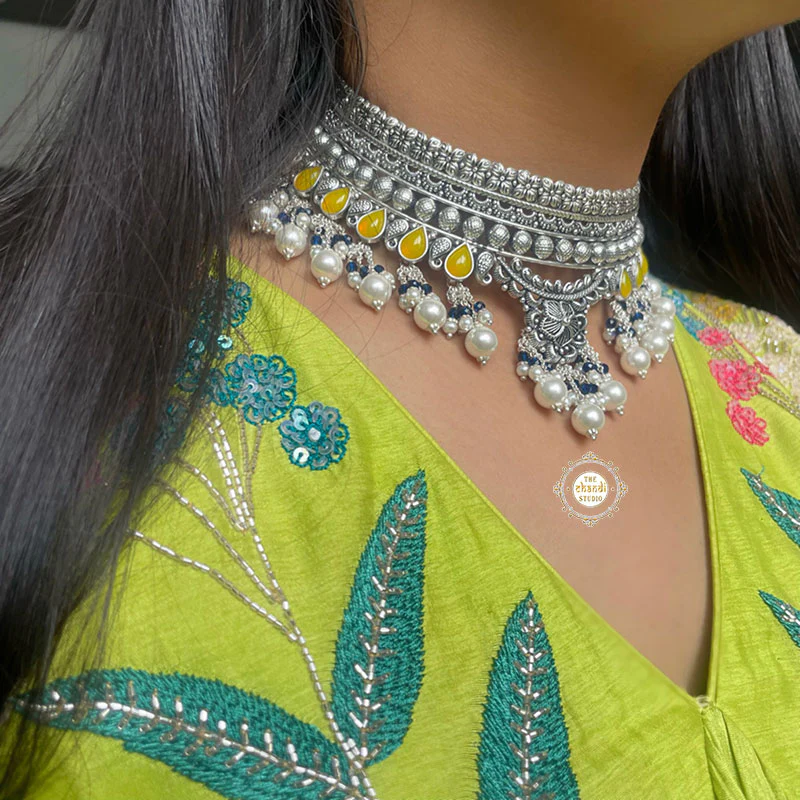 Utsav Exquisite Chic Choker Necklace With Earring - Image 3
