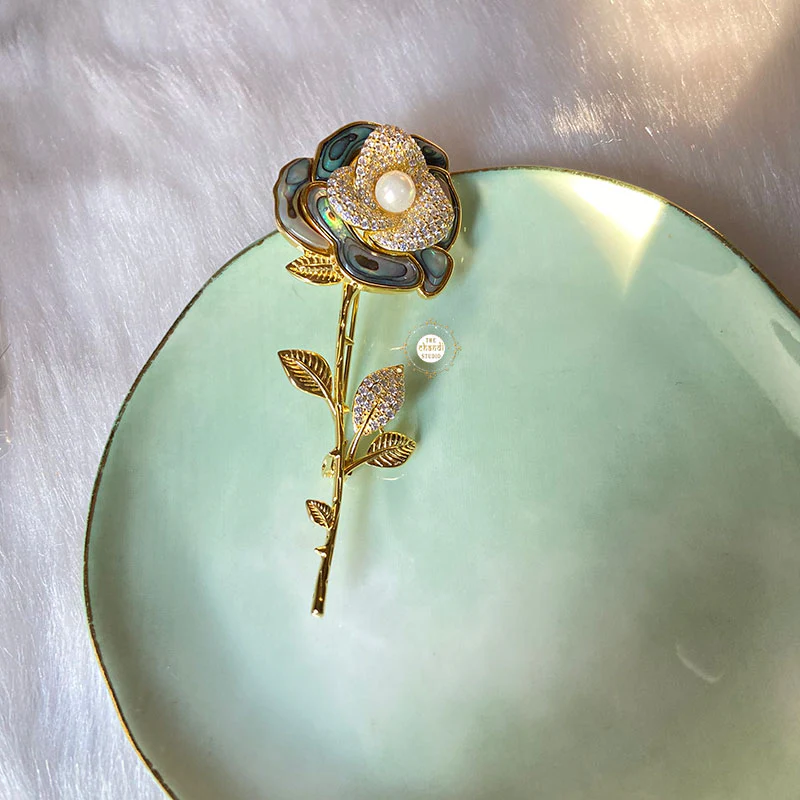 Sparkling Silver Classic Rose Brooch - Image 9