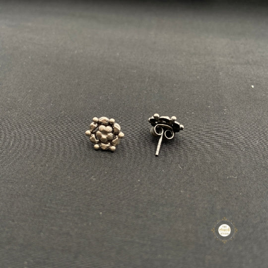 Minimalist Daisy Studs - Image 2