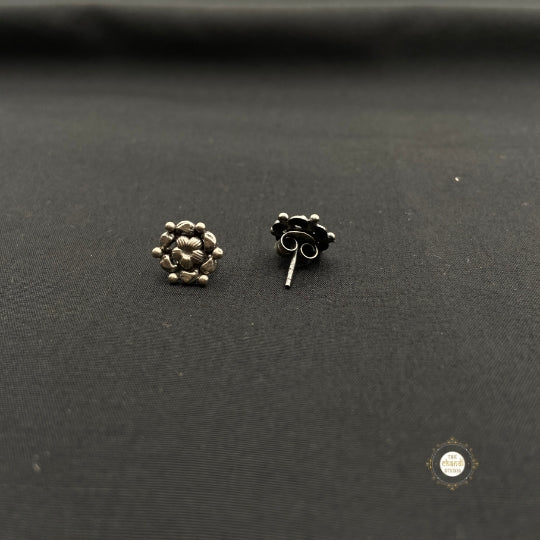 Minimalist Daisy Studs - Image 3