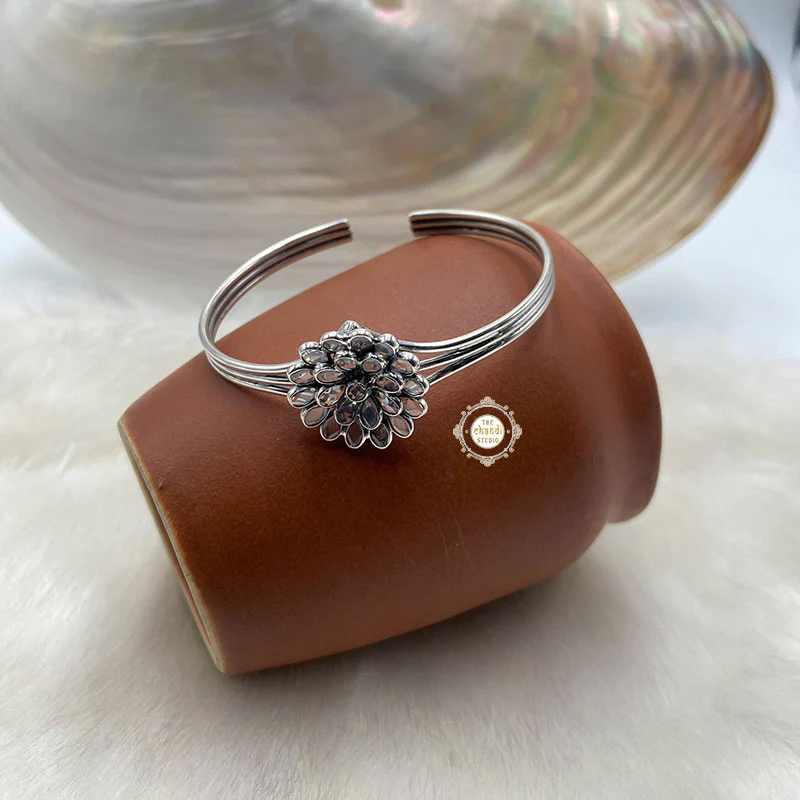Timeless Floral Glass Cuff (Piece) - Image 4