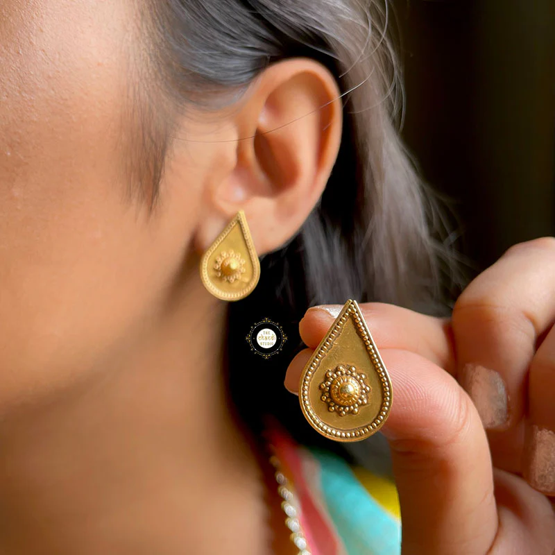 Timeless Leaf Rawa Earring - Image 2