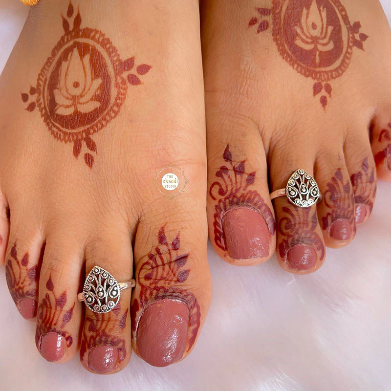 Tiny Leaf Toe Ring - Image 5