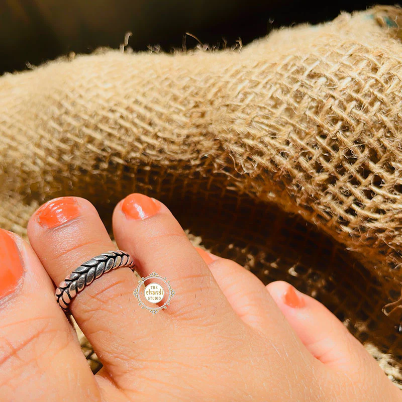 Unique Fishtail Toe Ring - Image 4
