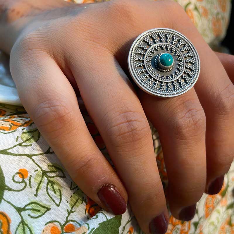 Utsav Intricate Rawa Revolving Ring - Image 3