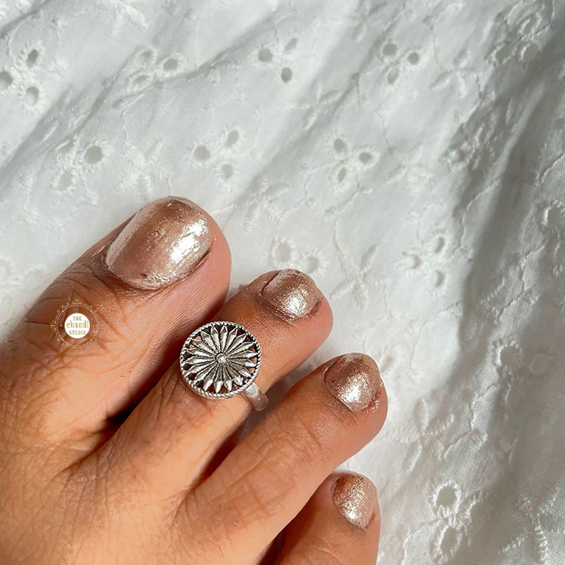 Utsav Toe Ring - Image 2